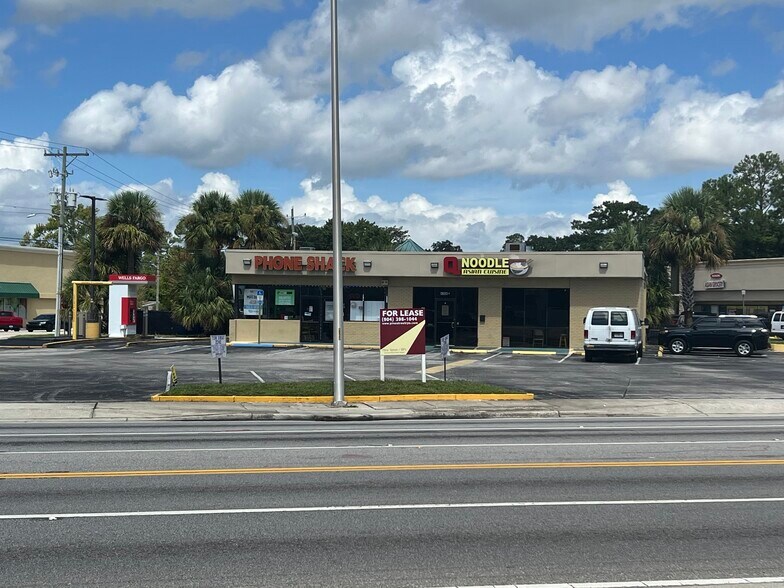 More Photos Of 5745-5759 Beney Rd, Jacksonville Unknown For Lease