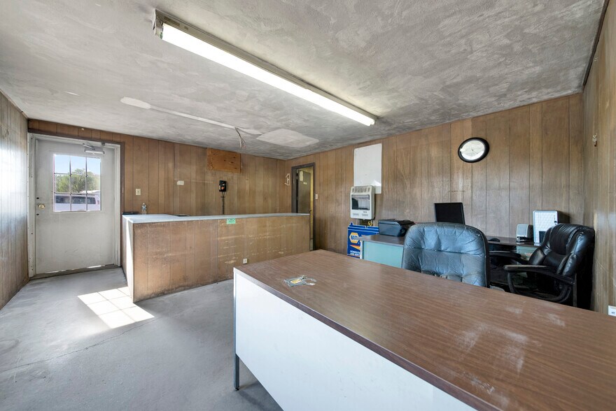 More Photos Of 104 Main St, Wiggins Industrial For Sale