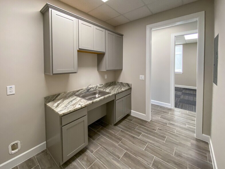 More Photos Of 6110 Sienna Ranch, Missouri City Medical For Sale