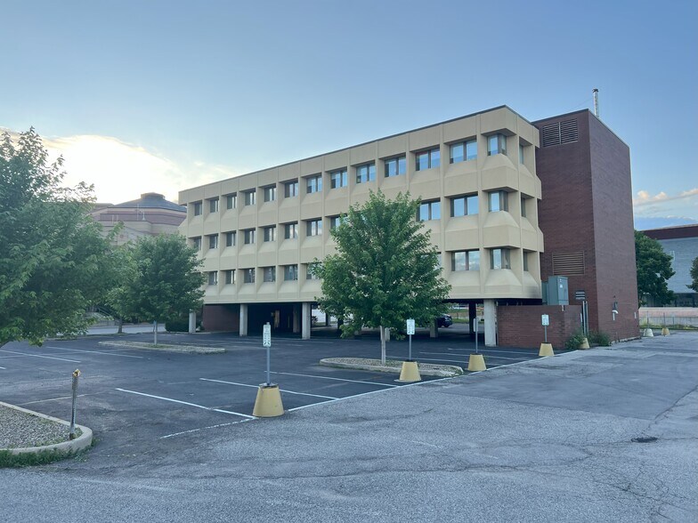 More Photos Of 300 3rd Ave SE, Rochester Coworking Space