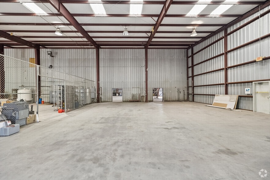 More Photos Of 12050 Proctor St, Houston Warehouse For Lease