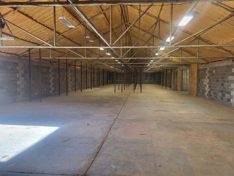 More Photos Of 202 E Charles Ave, Pauls Valley Warehouse For Lease