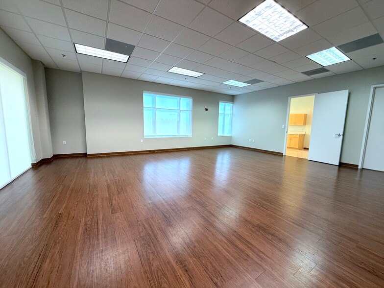 More Photos Of 1743 Park Center Dr, Orlando Medical For Sale