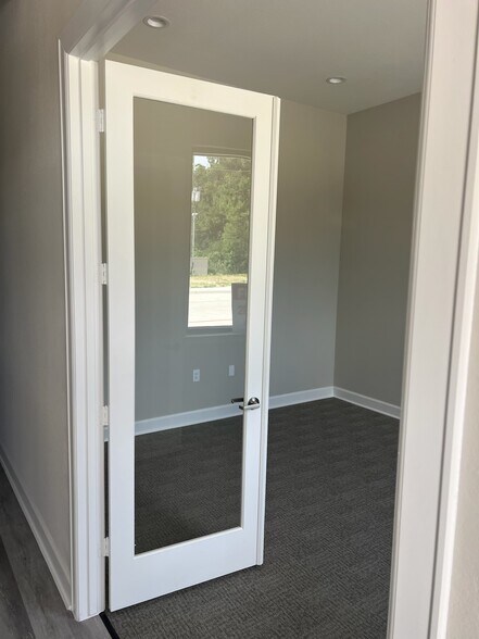 More Photos Of 13803 Madera Run, Humble Office For Sale