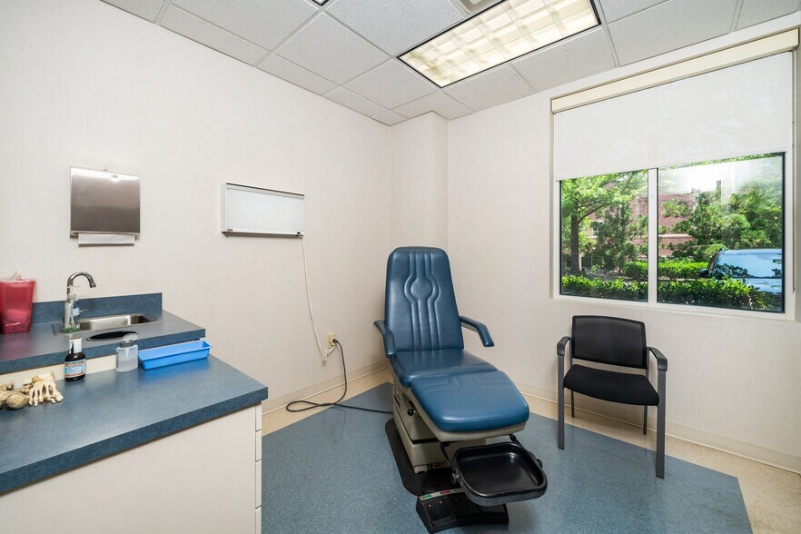 More Photos Of 3731 NW Cary Pky, Cary Medical For Lease