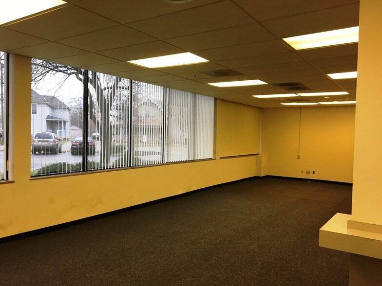 More Photos Of 195 Union St, Newark Office For Sale