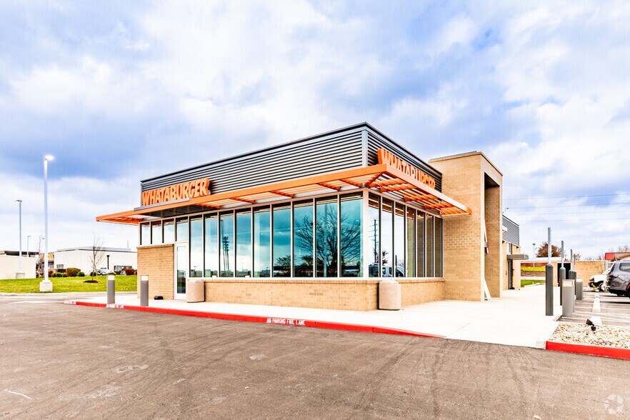 More Photos Of 1921 W Foxwood Dr, Raymore General Retail For Lease
