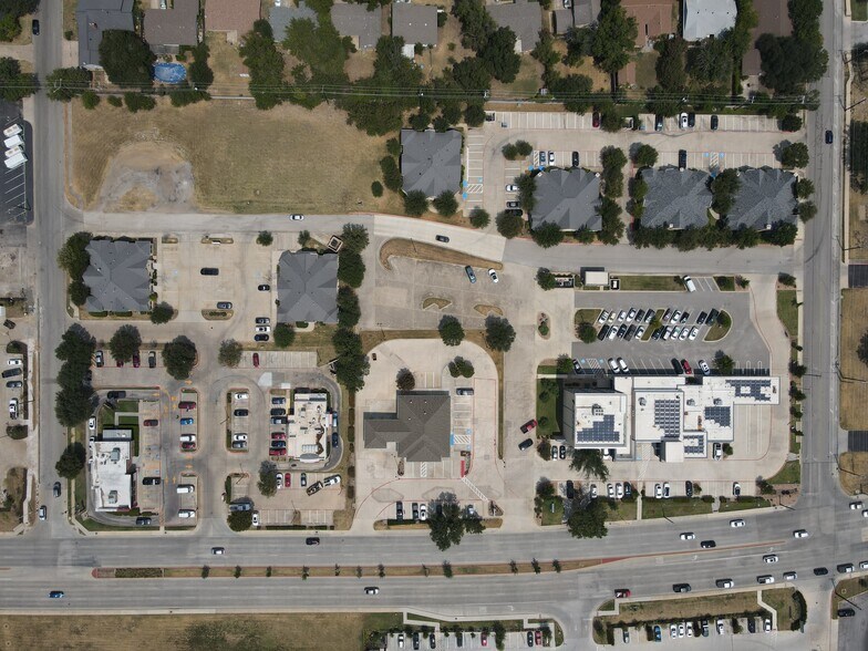 More Photos Of 1801-1813 Hinkle Dr, Denton Office For Sale
