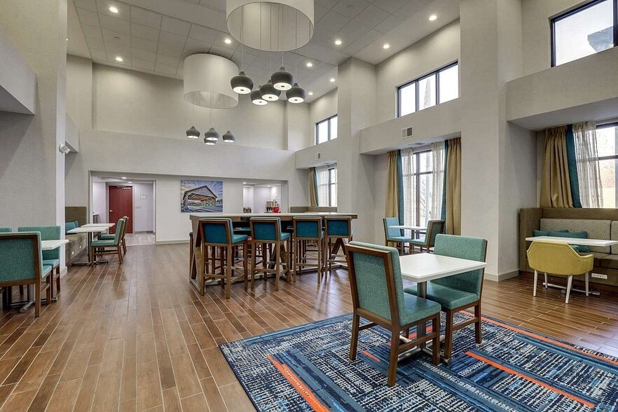 More Photos Of 5723 Heritage Crossing Dr, Glen Carbon Hotel For Sale