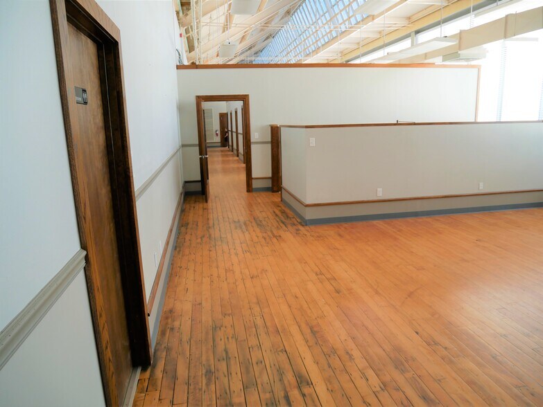 More Photos Of 105 Maple St, Rossville Light Distribution For Sale