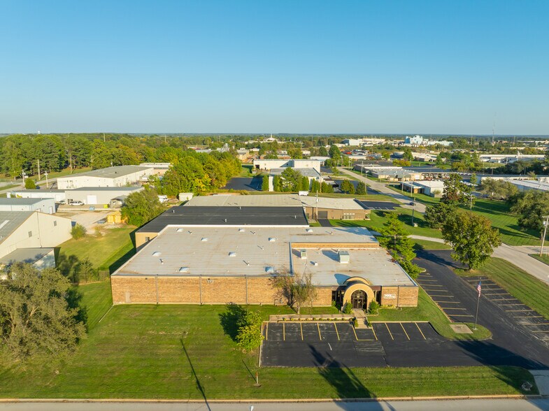 More Photos Of 820 N Cedarbrook Ave, Springfield Industrial For Sale