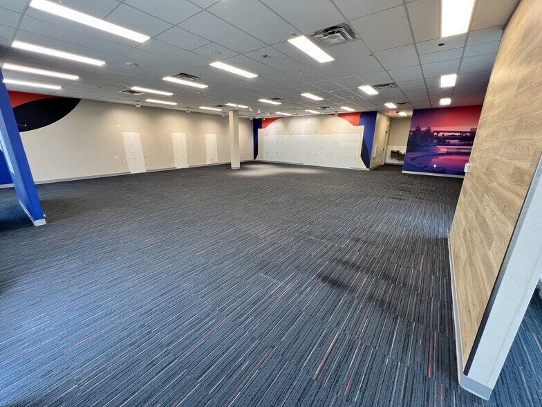 More Photos Of 10140 E 71st St, Tulsa Freestanding For Lease