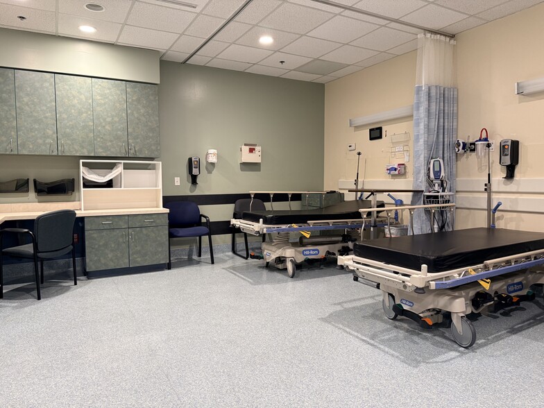 More Photos Of 604 W Warner Rd, Chandler Medical For Sale