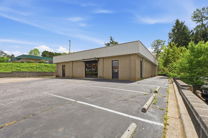 More Photos Of 744 Hartness Rd, Statesville Medical For Sale