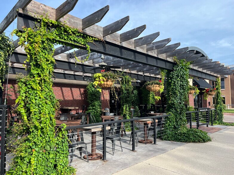 More Photos Of 4810 86th St, Urbandale Restaurant For Sale