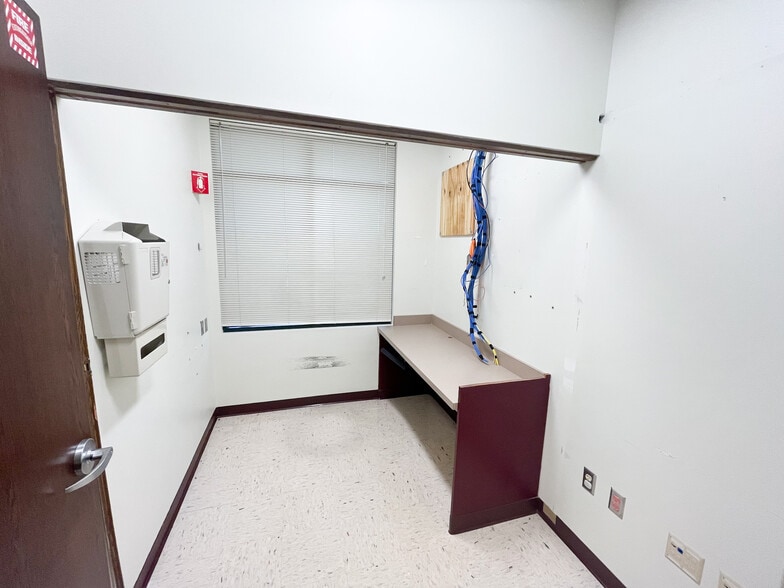 More Photos Of 820 S Illinois Ave, Republic Medical For Sale