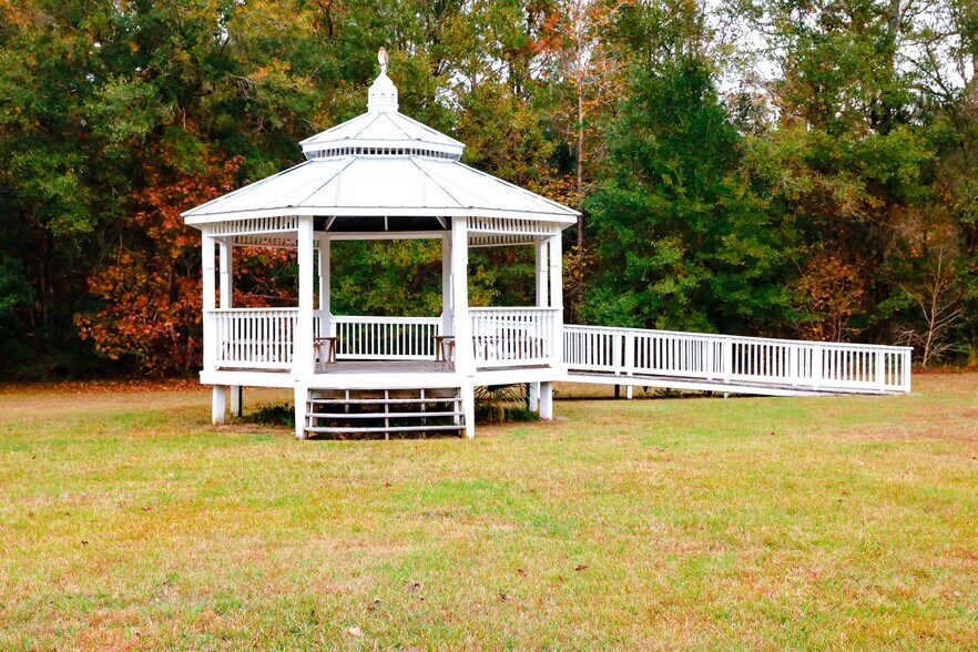 More Photos Of 30 Old Palmetto Path, Saint Marks Restaurant For Sale