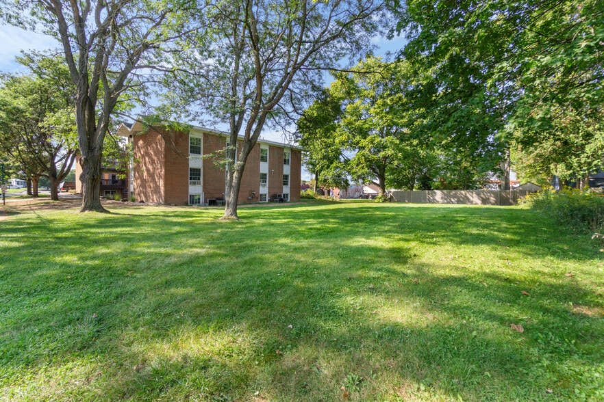 More Photos Of 101 Waldorf Pky, Syracuse Multifamily For Sale