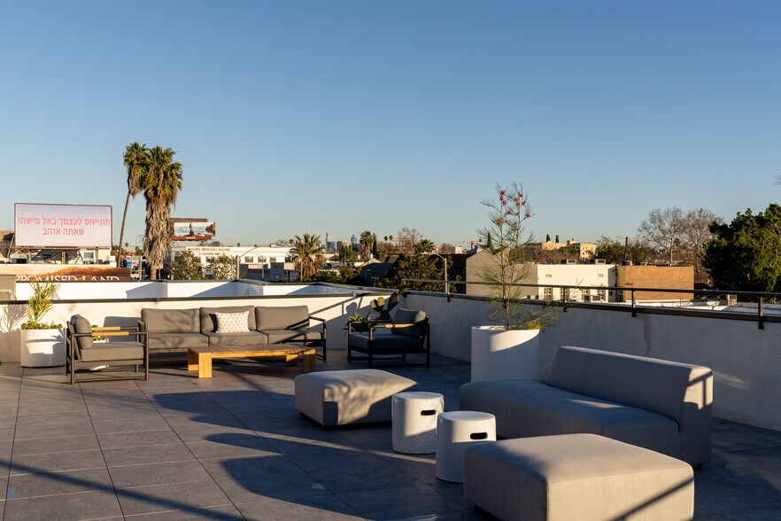 More Photos Of 7257 Beverly Blvd, Los Angeles Loft Creative Space For Lease