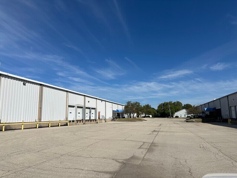 More Photos Of 1616 W Chanute Rd, Peoria Unknown For Lease