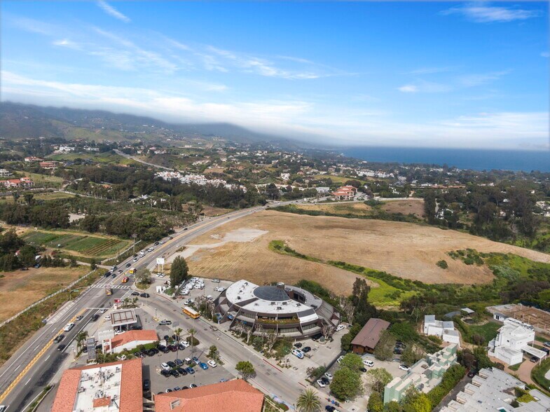 More Photos Of 29170 Heathercliff Rd, Malibu Office For Lease