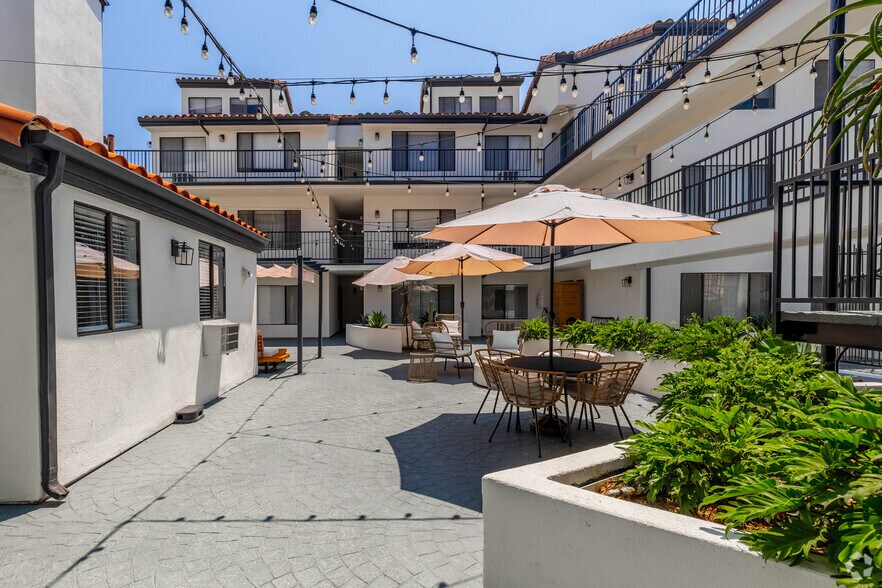 More Photos Of 1318 N Mansfield Ave, Los Angeles Apartments For Sale