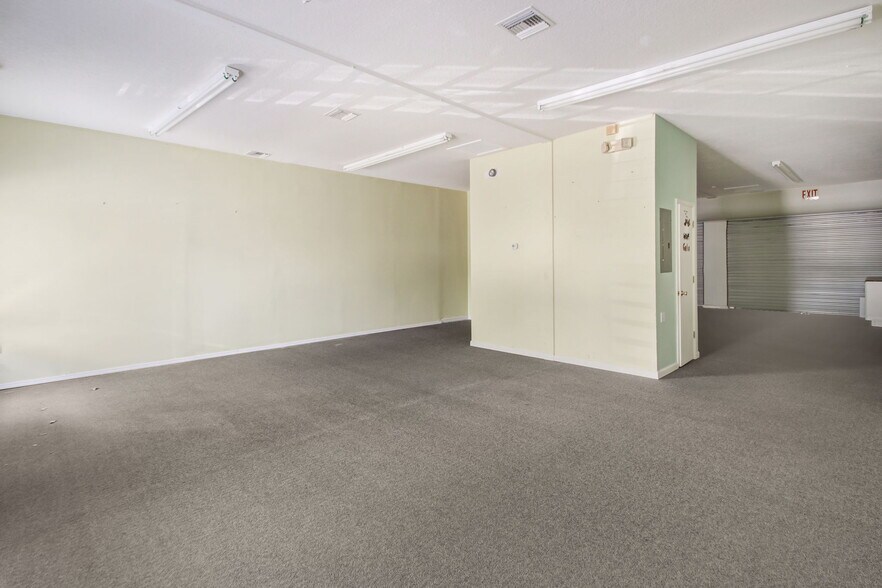 More Photos Of 4601 E Moody Blvd, Bunnell Flex For Lease