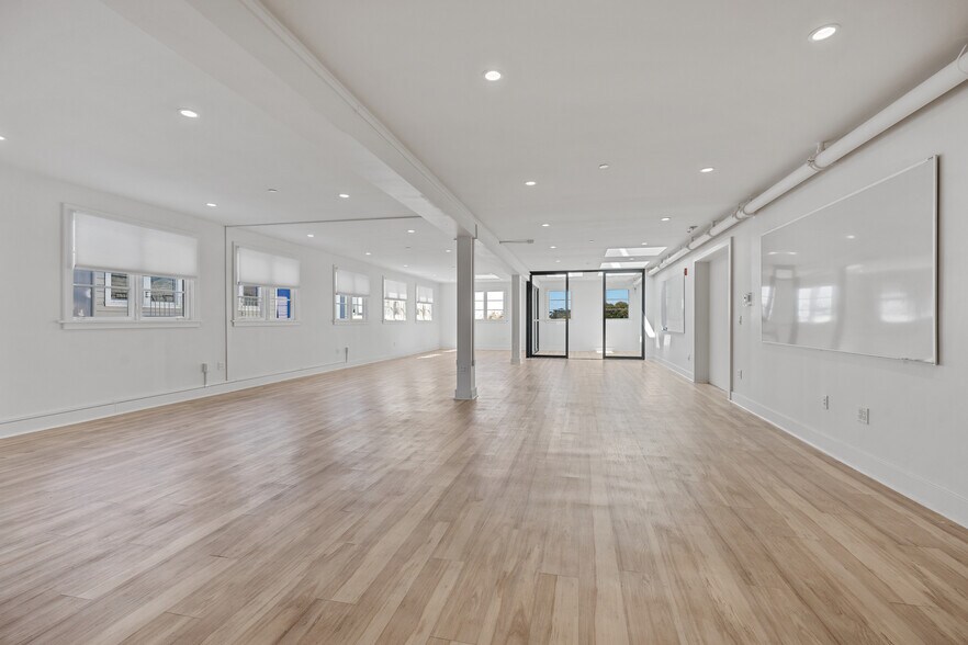 More Photos Of 320 Judah St, San Francisco Loft Creative Space For Lease