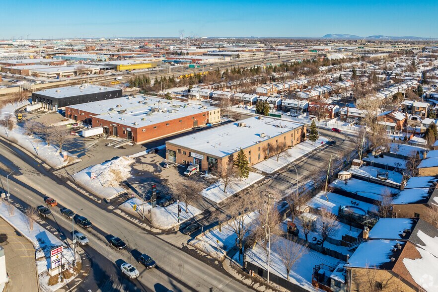 More Photos Of 7501-7521 Av M.-B.-Jodoin, Montréal Showroom For Lease