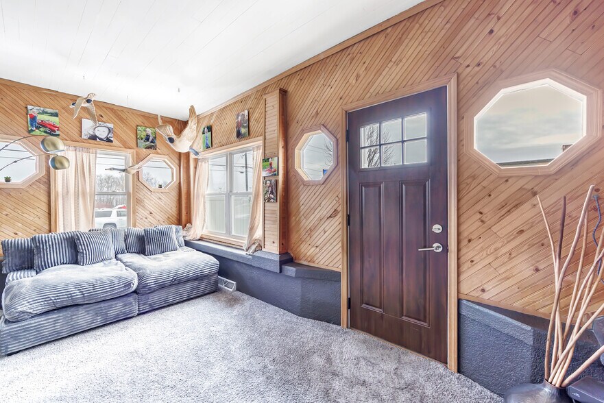 More Photos Of 513-529 Duluth Ave, Sturgeon Bay, Sturgeon Bay General Retail For Sale