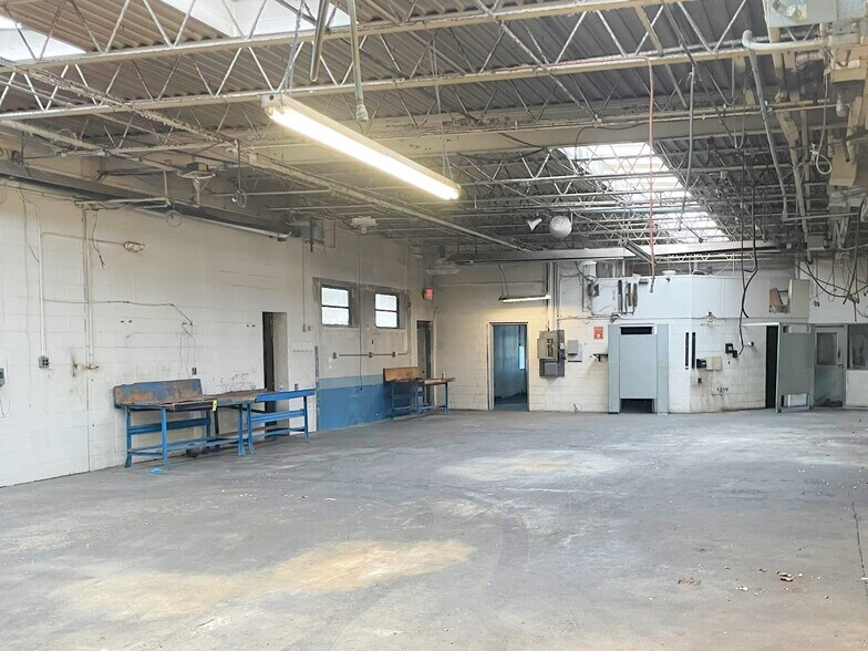 More Photos Of 3009 Production Ct, Dayton Warehouse For Lease