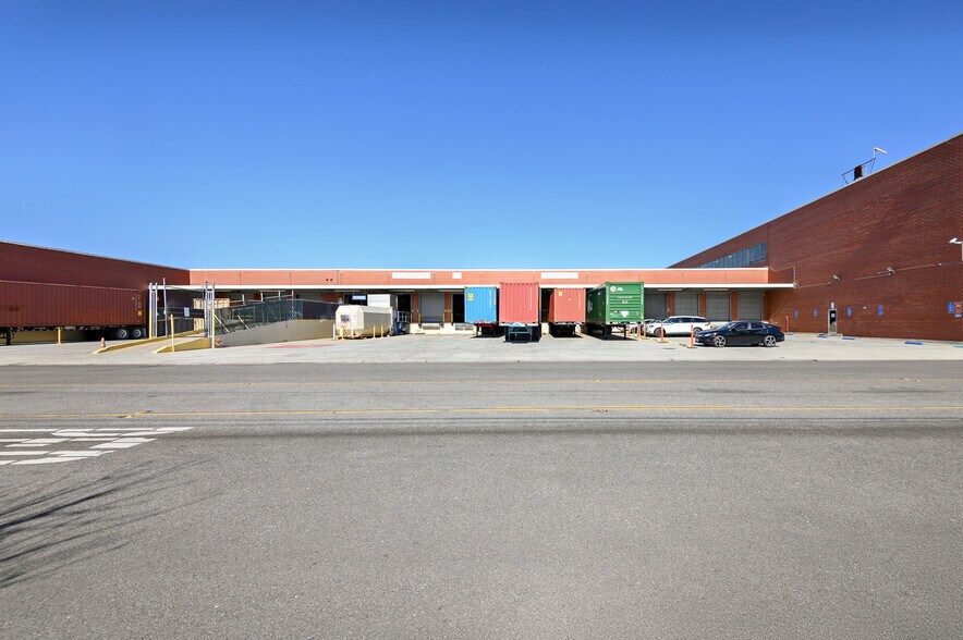 More Photos Of 2925-2931 California St, Torrance Manufacturing For Lease