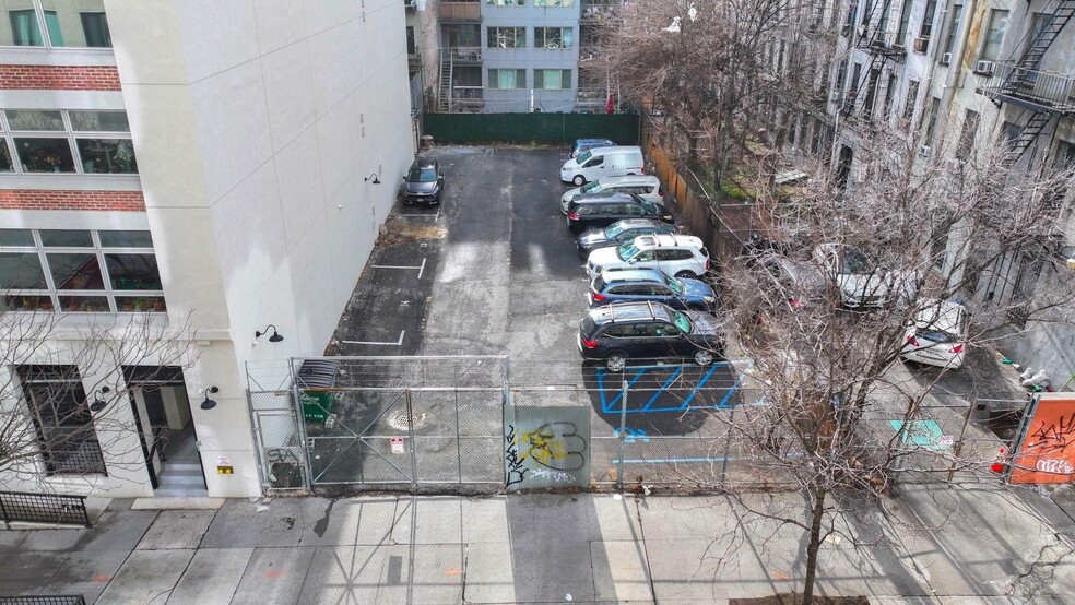 More Photos Of 956 Dean St, Brooklyn Land For Lease