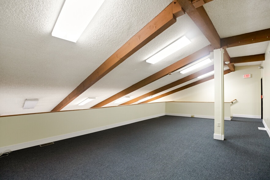 More Photos Of 1111 W Town and Country Rd, Orange Business Park For Lease