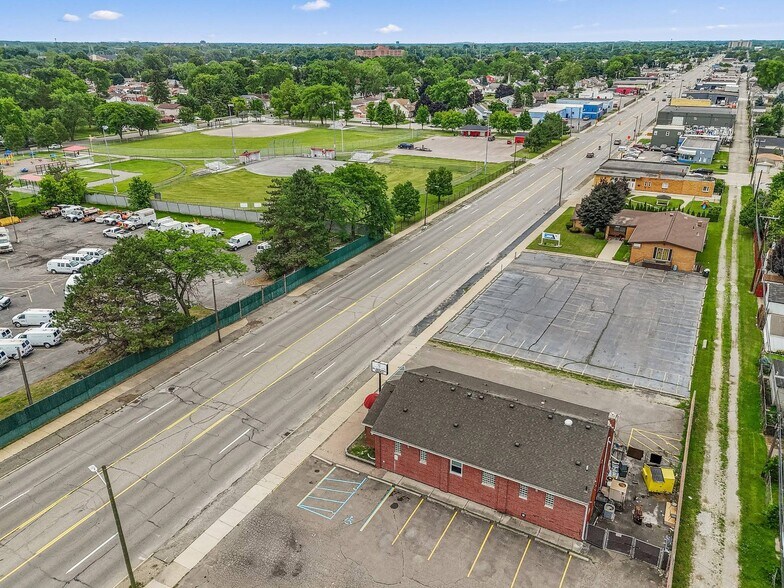 More Photos Of 17355 Allen Rd, Melvindale Freestanding For Sale