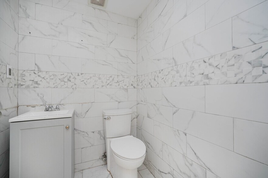 More Photos Of 1330-1332 Rockland Ave, Staten Island Medical For Lease