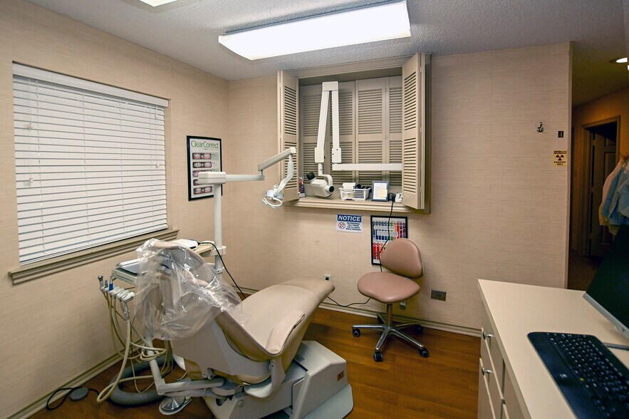 More Photos Of 2700 Brown Trl, Bedford Office For Sale