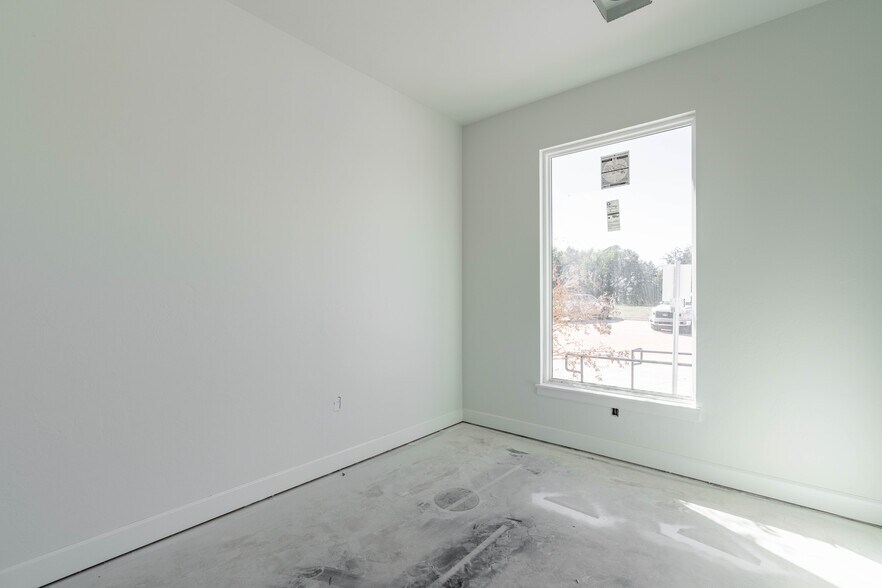 More Photos Of 3165 N Sooner Rd, Edmond Office For Sale