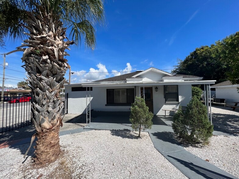 More Photos Of 2323 W Aileen St, Tampa General Retail For Lease