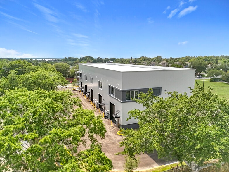 More Photos Of 705 Hennis Rd, Winter Garden Showroom For Lease