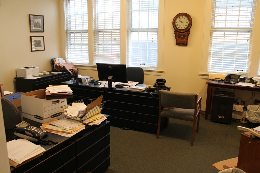 More Photos Of 129 Whitney Ave, New Haven Office Residential For Lease