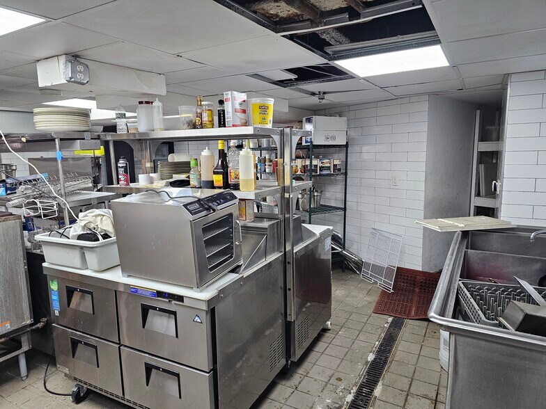 More Photos Of 3015 Newtown Ave, Astoria Apartments For Lease