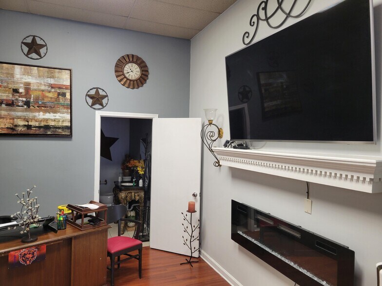 More Photos Of 1654-1658 Lamar Ave, Memphis Storefront For Sale