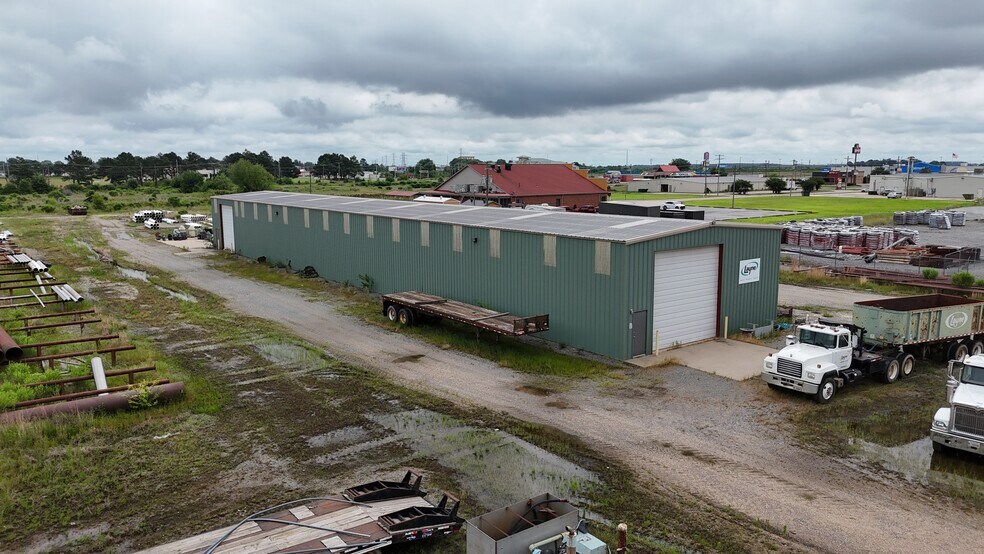 More Photos Of 2015 S Main St, Stuttgart Warehouse For Sale