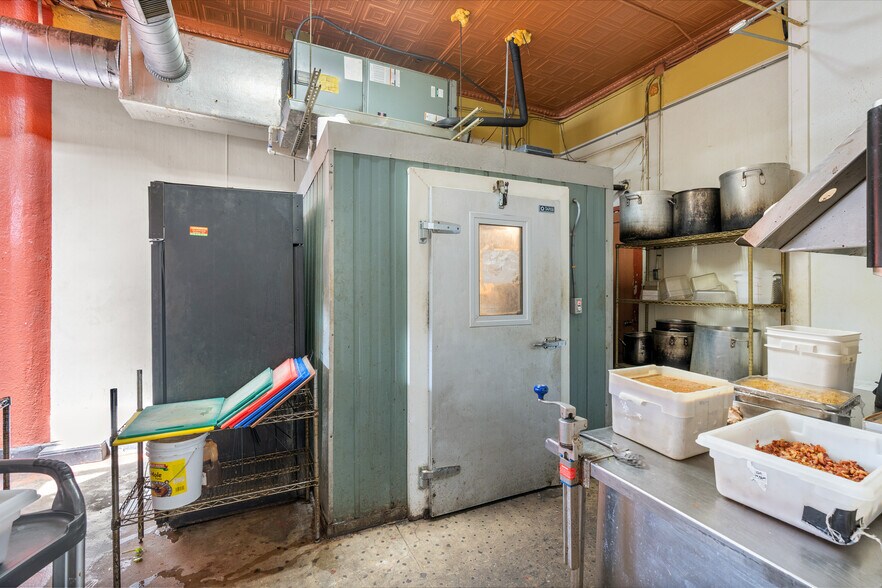More Photos Of 1012-1032 S Presa St, San Antonio Unknown For Lease