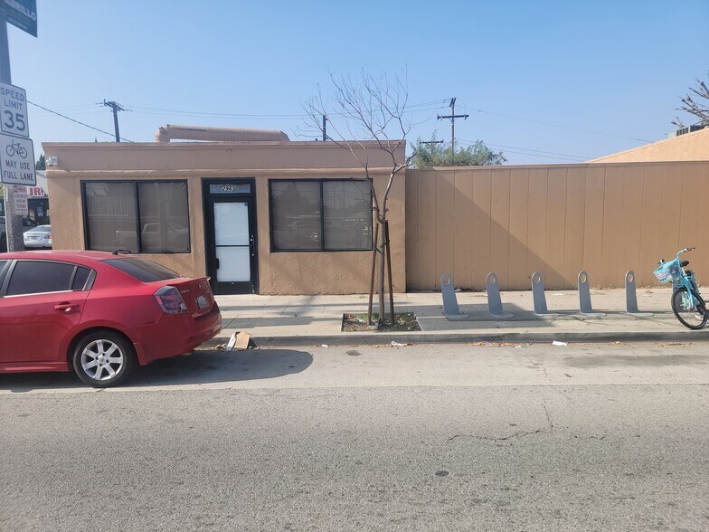 More Photos Of 2965 Santa Fe Ave, Long Beach Freestanding For Lease