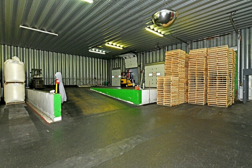 More Photos Of 115 Balmoral Av, Cornwall Service For Lease