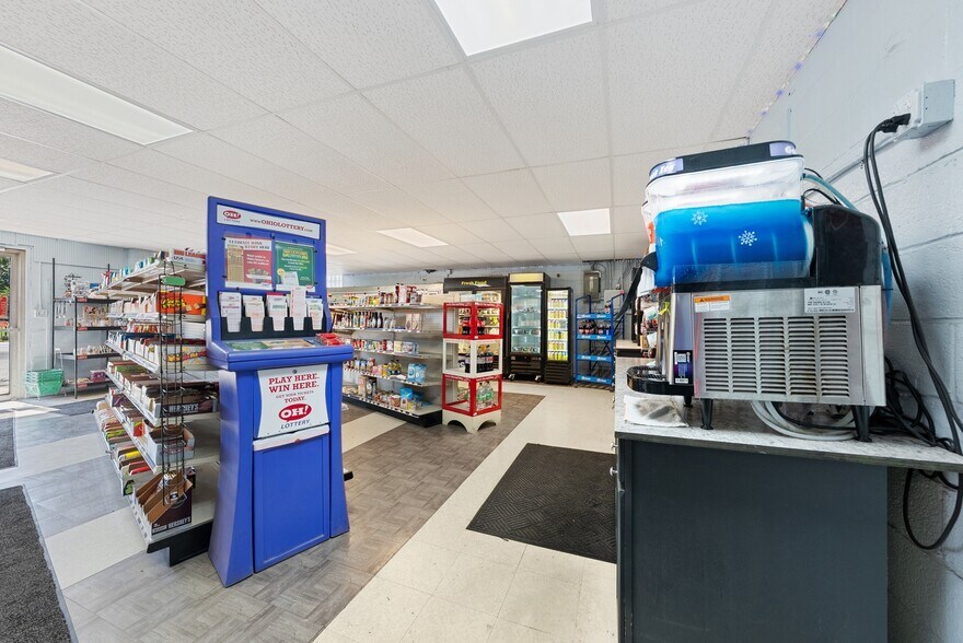 More Photos Of 7697 E Harbor Rd, Lakeside Marblehead Convenience Store For Sale