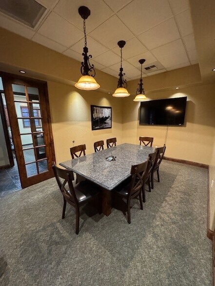 More Photos Of 303 E Caldwell Ave, Visalia Office For Sale