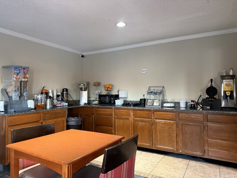 More Photos Of 420 Americana Rd, Boonville Hotel For Sale